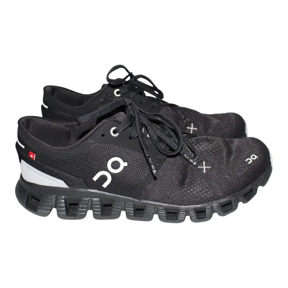 On Cloud X 3 in Black Size 8